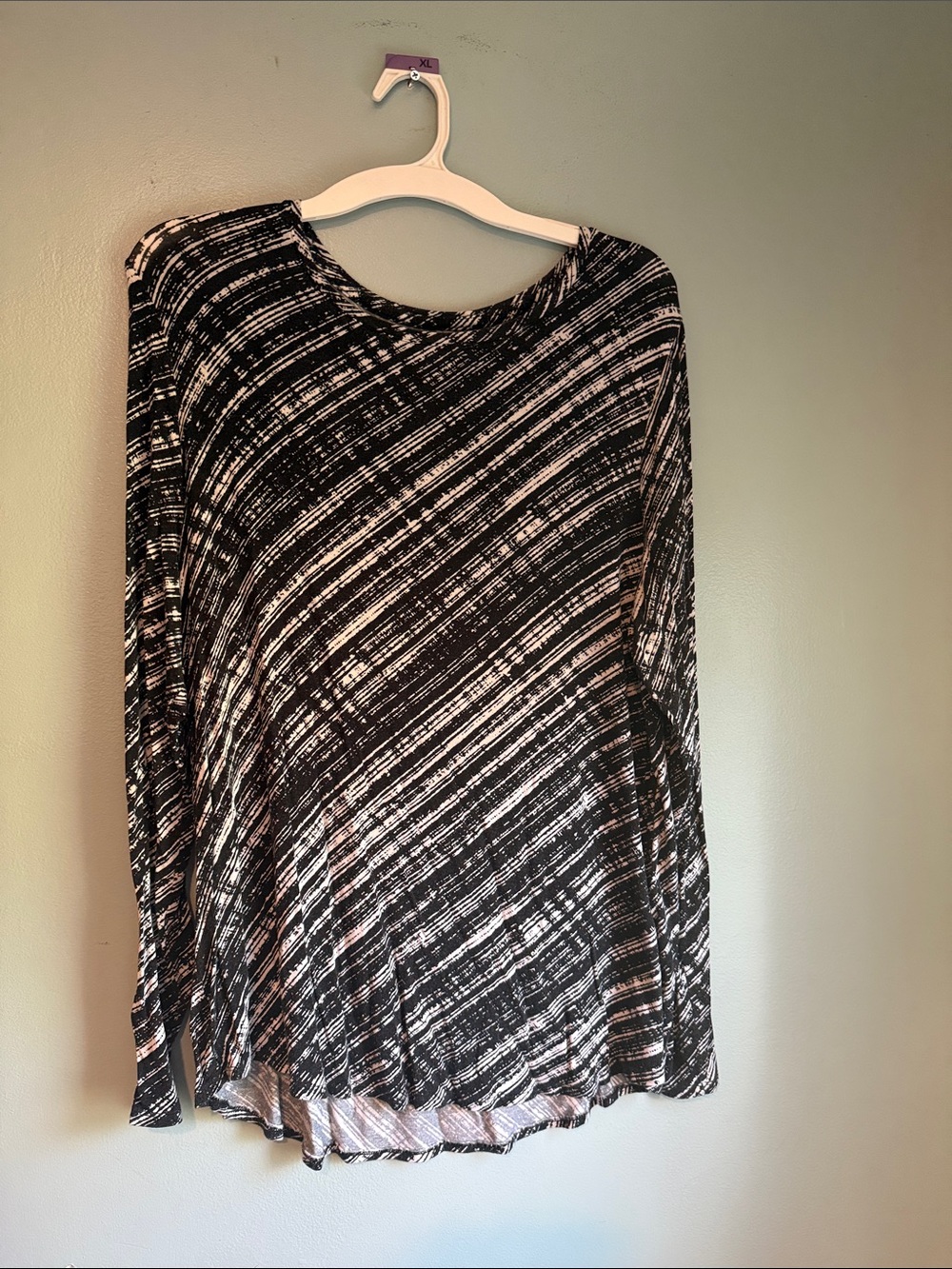 Apt. 9 Black and White Diagonal Stripe Long-Sleeve Top